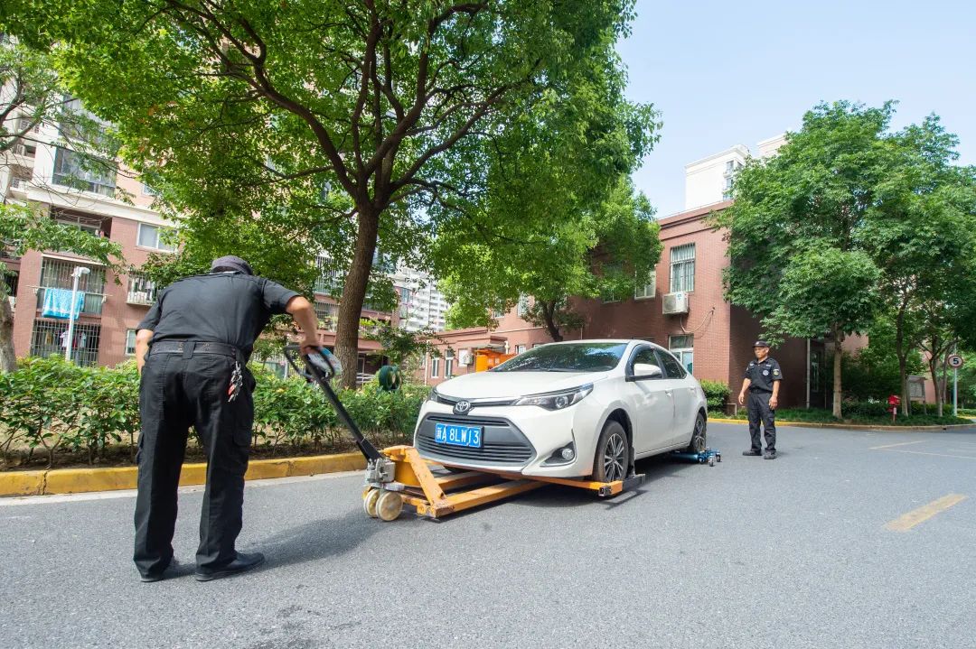 小区乱停车业主自行购买移车器最近怎么失业了