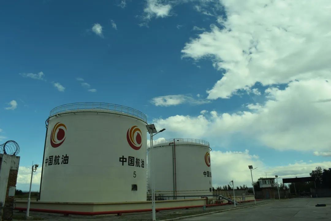 带你横跨1196万平方公里鸟瞰草原上的航油红色堡垒