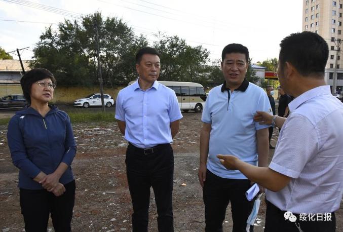 副市长单伟红,市直有关部门和北林区委主要负责同志参加调研.