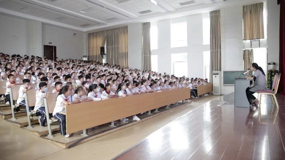 阳光校园城阳十三中少年之名青春启航