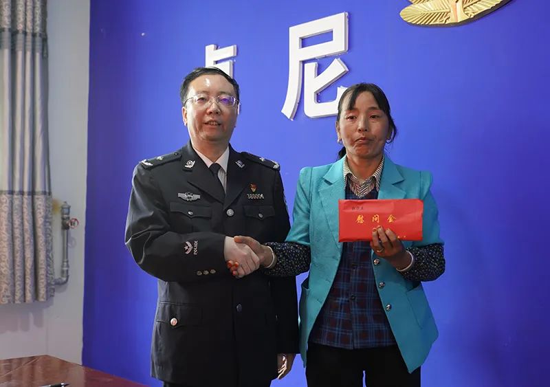 魏俊刚政委一行先后前往第二十届九色甘南香巴拉旅游艺术节安保现场