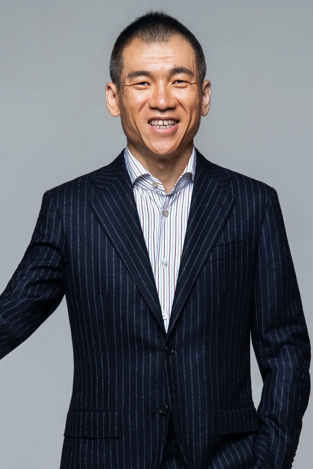 "但如果,你以为这是一部人类征服大自然的故事,那译者谭杰老师的看法