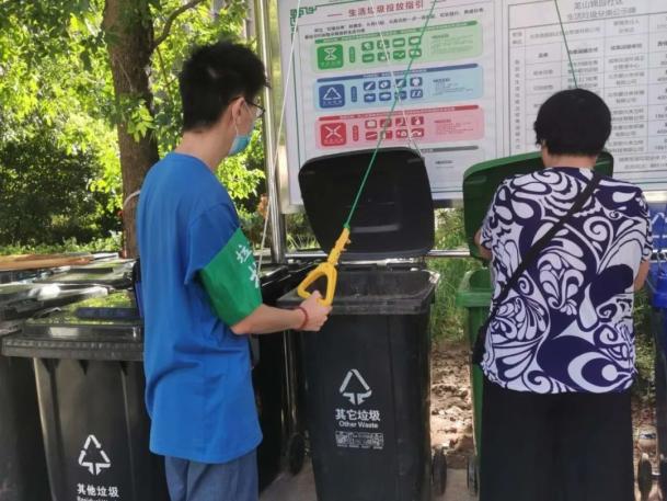 垃圾分类｜乘风破浪的北师大“桶前值守”志愿者