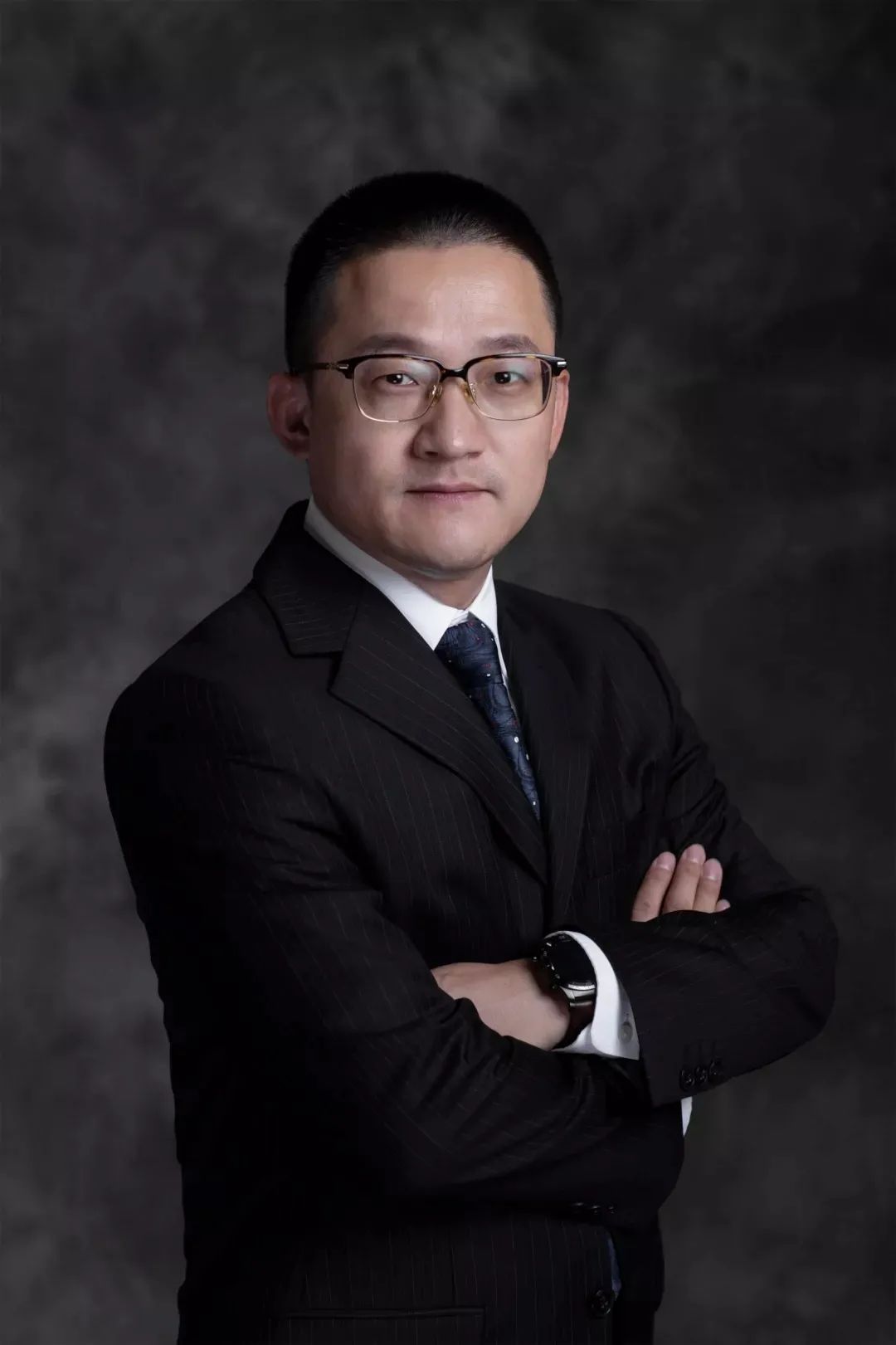 朱伟律师为优化营商环境,让企业在家门口享受优质,高效,便捷的法律