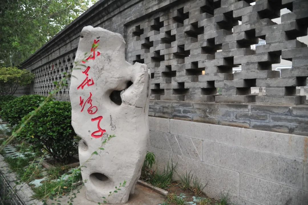 青石板路,靠近文庙,这里一定是花墙子街了文庙周边街道的取名,多