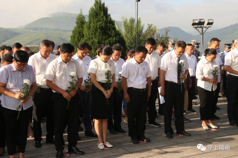 名瑞丽市党政机关领导干部,有关单位负责人,解放军部队,人民警察,海关