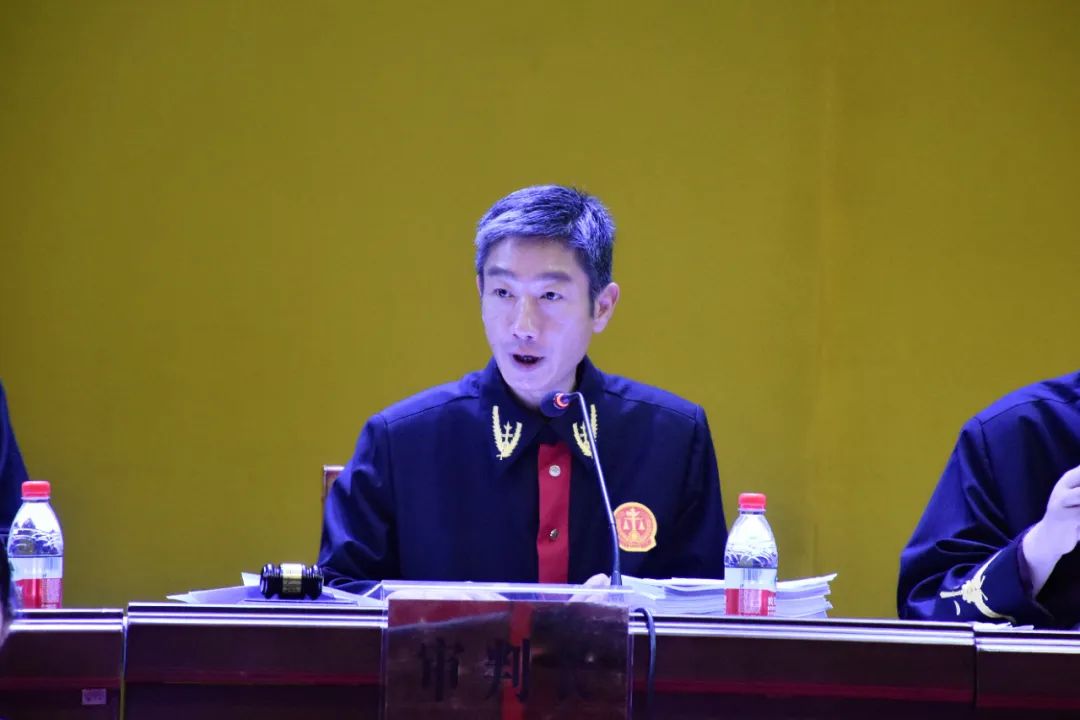 光山县法院公开开庭审理 了一起38名被告人涉黑社会性质组织犯罪案件