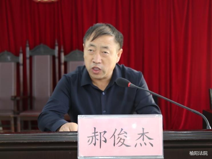 会上,区人代选工委主任郝俊杰宣读《榆林市榆阳区人大常委会关于万