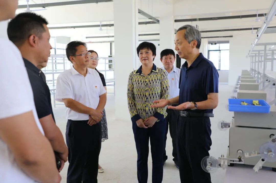 尚朝阳深入人大代表联络站开展联系群众活动