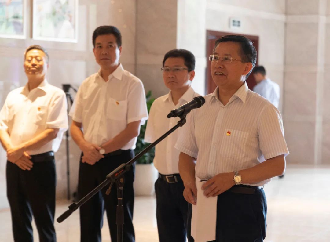 市领导孙达良,张先旺,张亮文,黄仲书,益阳军分区副司令员周国祥,市