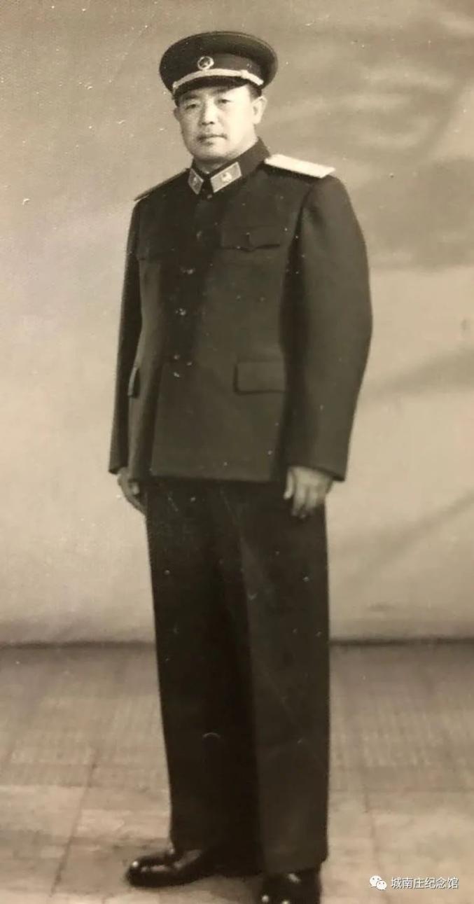 开国少将智生元之女向阜平捐赠文物