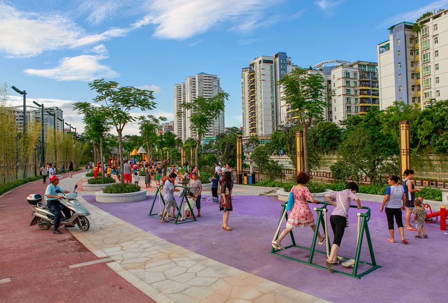 结合地方实际,细化完善居住社区基本公共服务设施,便民商业服务设┅