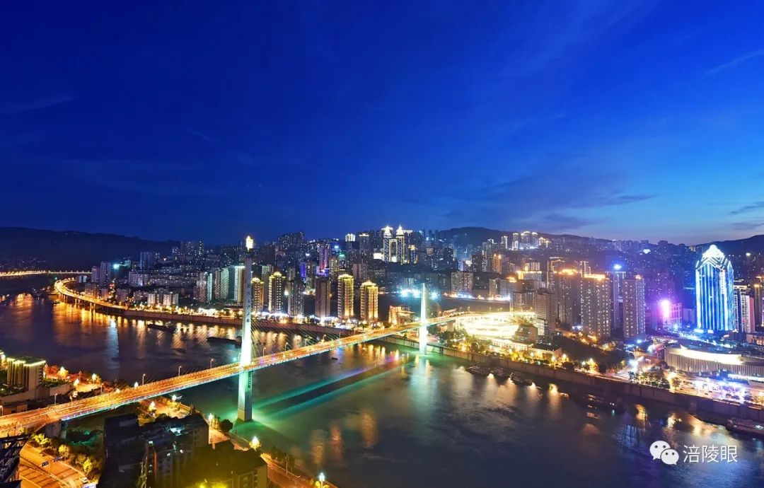关于灯光下的涪陵城美图来啦赶紧来查收