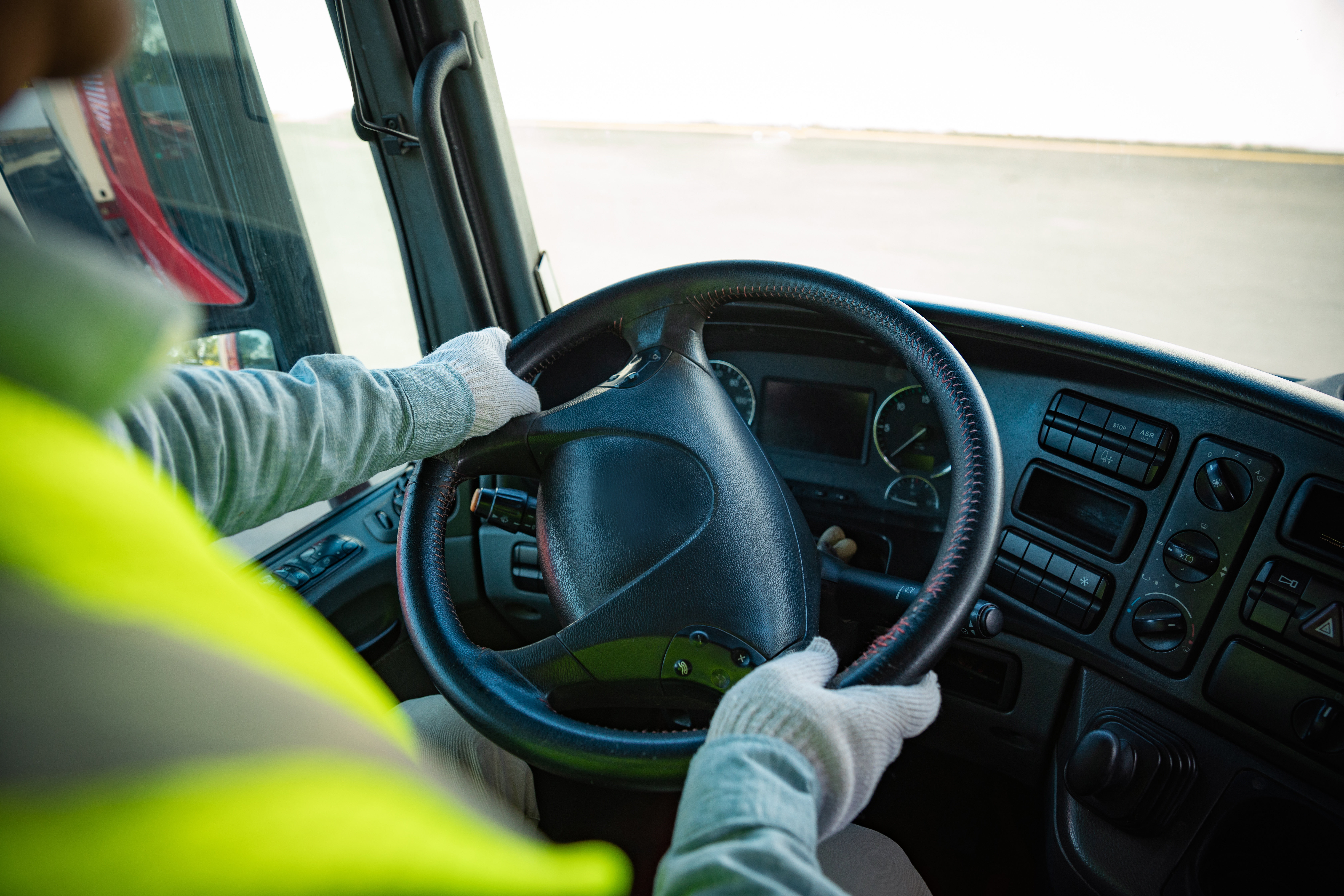 警惕重型货车半数事故因其右侧视觉盲区导致