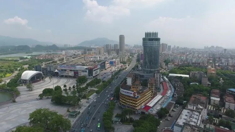 肇庆老街坊和新肇庆人谈城市变化