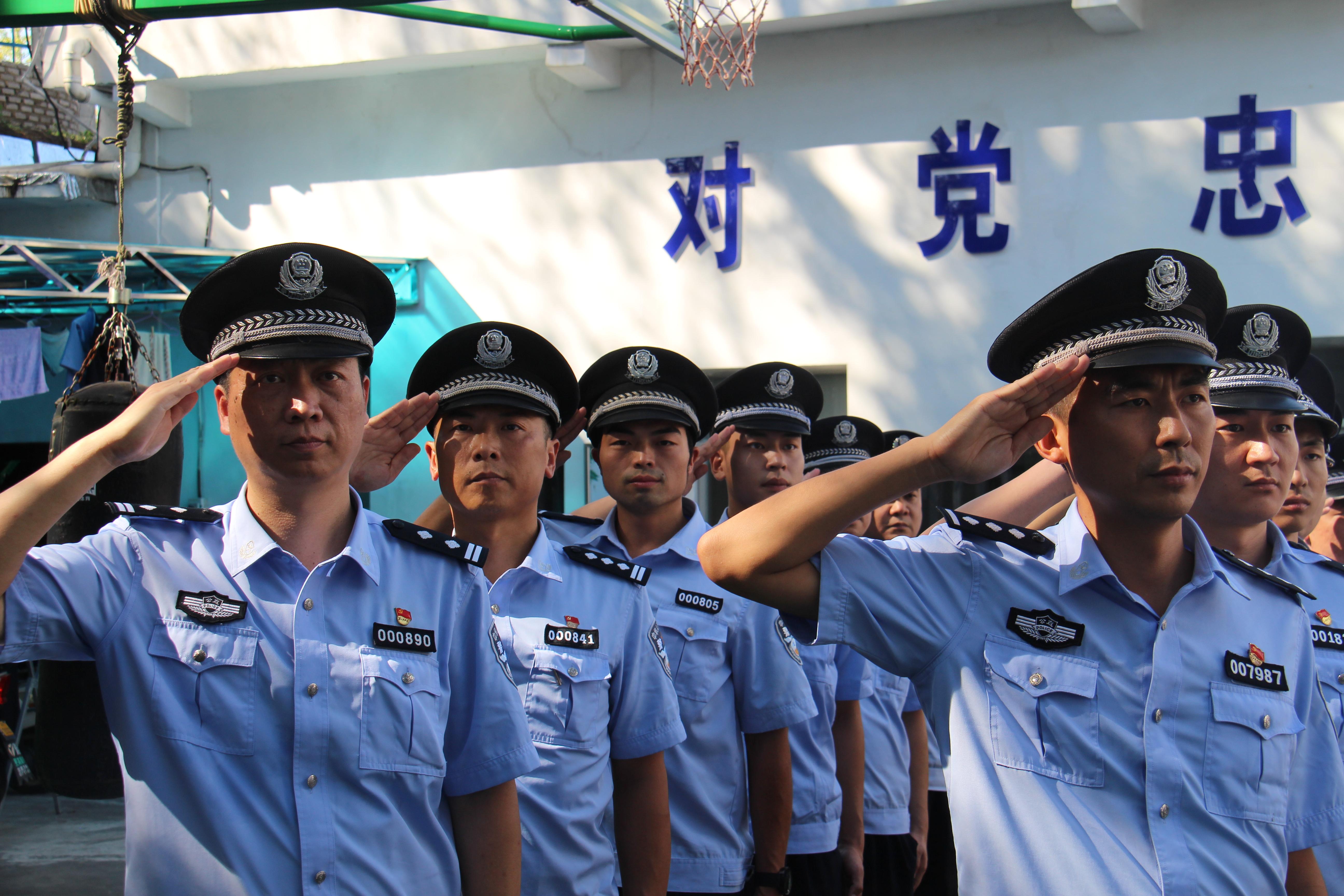 所队联训树形象长江航运公安局宜昌分局所队联合开展队列礼仪大练兵