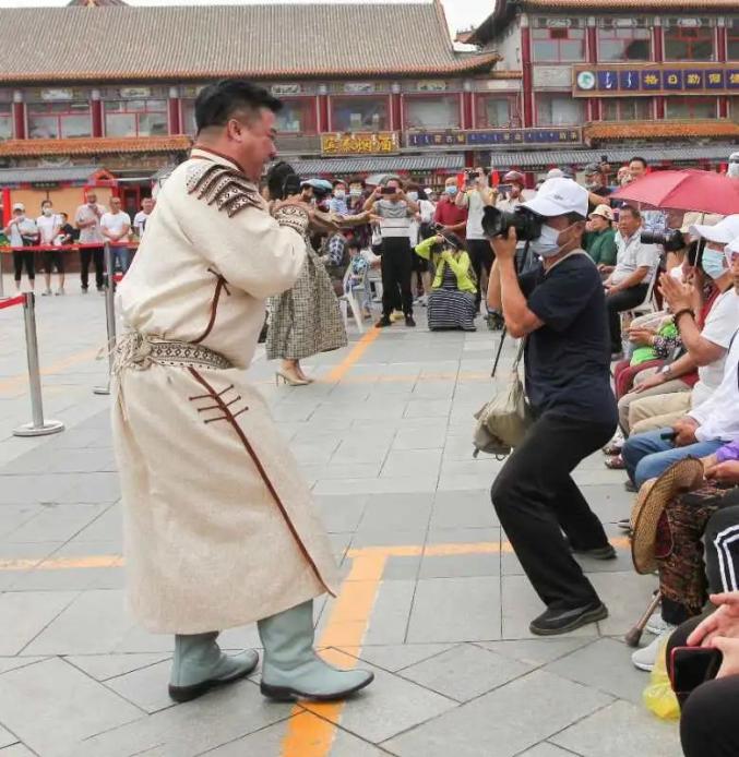 合唱团,交响乐团9个艺术团,长期以来,艺术剧院涌现出了周戈,陈清漳