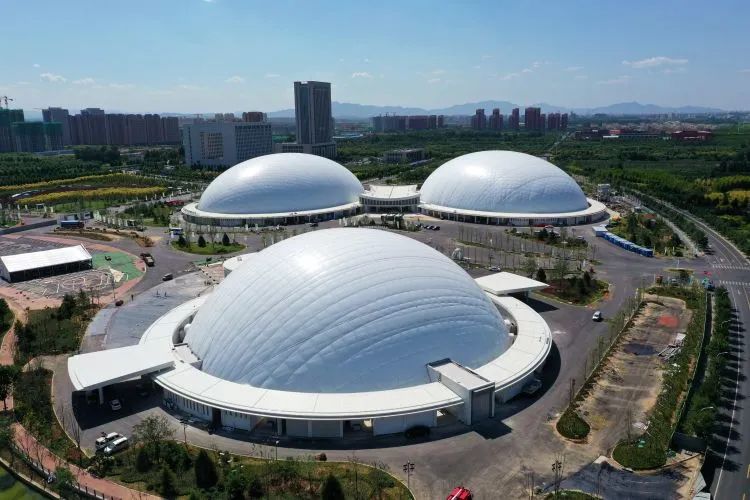 全新打造的淄博会展中心地处淄博新区中轴线,总用地面积12.