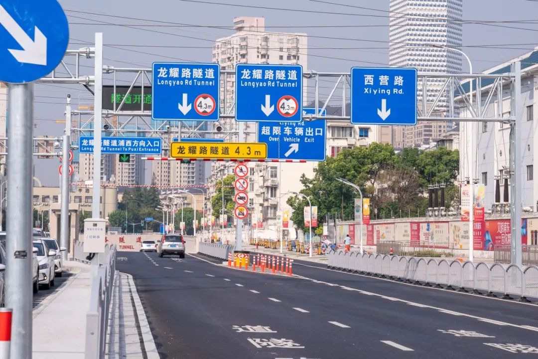 注意别开错!龙耀路隧道东延伸段通车,出隧道后这两条是可变车道