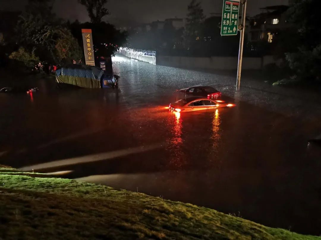 今晚我市发布暴雨橙色预警信号未来5天依然有雨