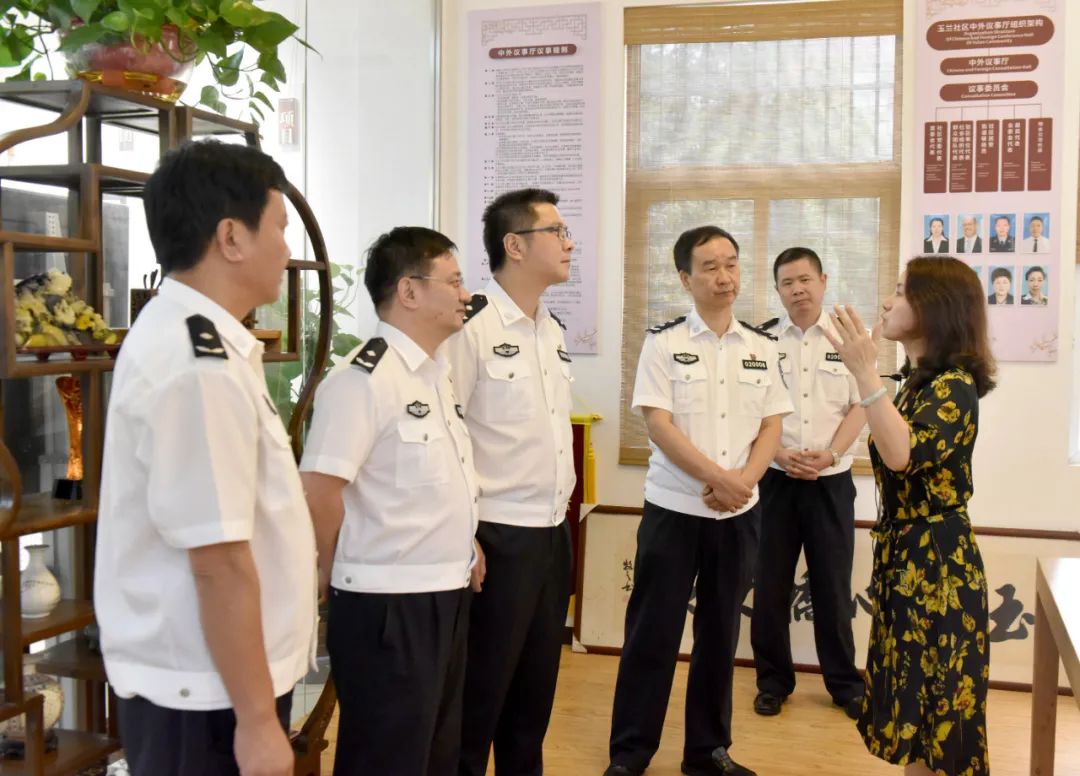 9月4日下午,省公安厅出入境管理局局长毛伟平一行到北仑调研境外人员