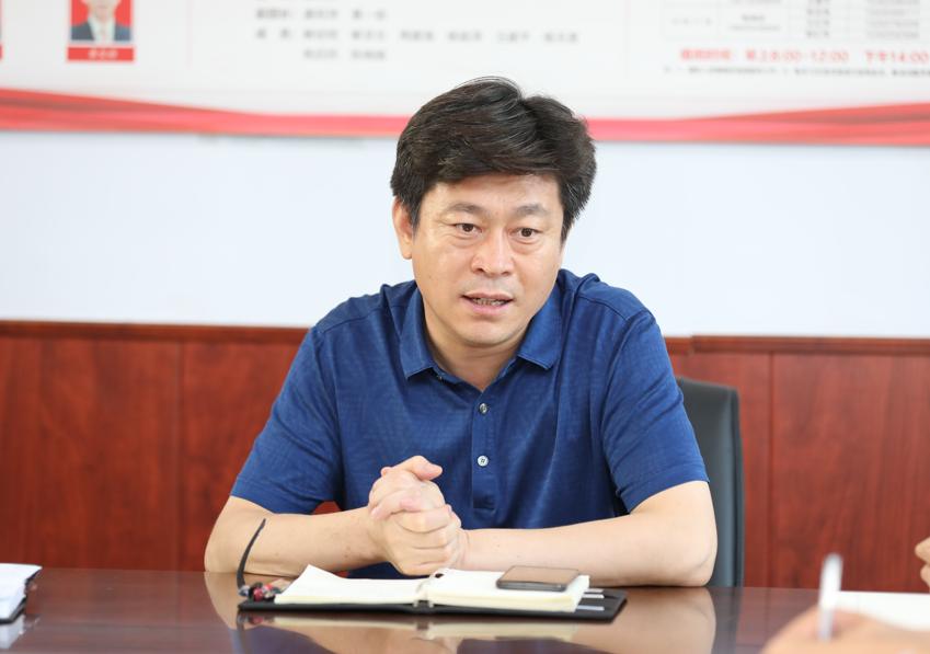 李哲在实际工作中诠释入党誓词同心同向同力服务东郭发展