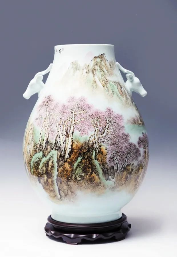 陶瓷艺术大师李秋峰刘永强先后为戈尔巴乔夫,撒切尔夫人等几十位国家