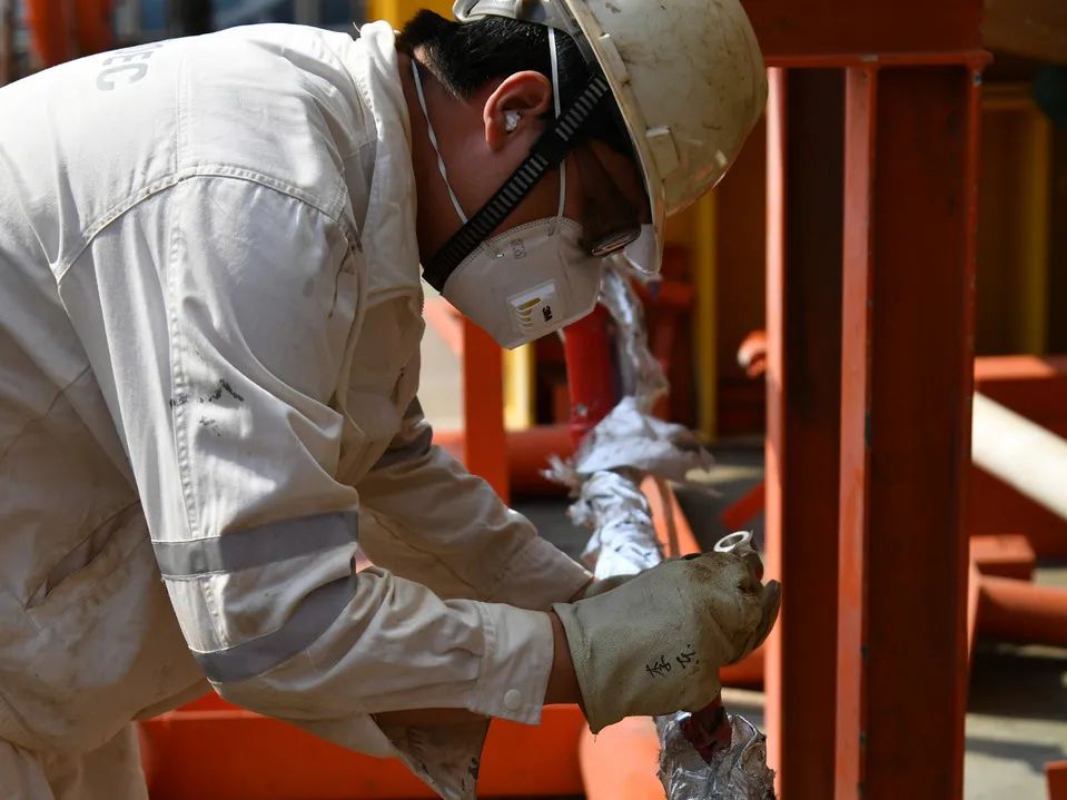 致敬英雄自豪海油人