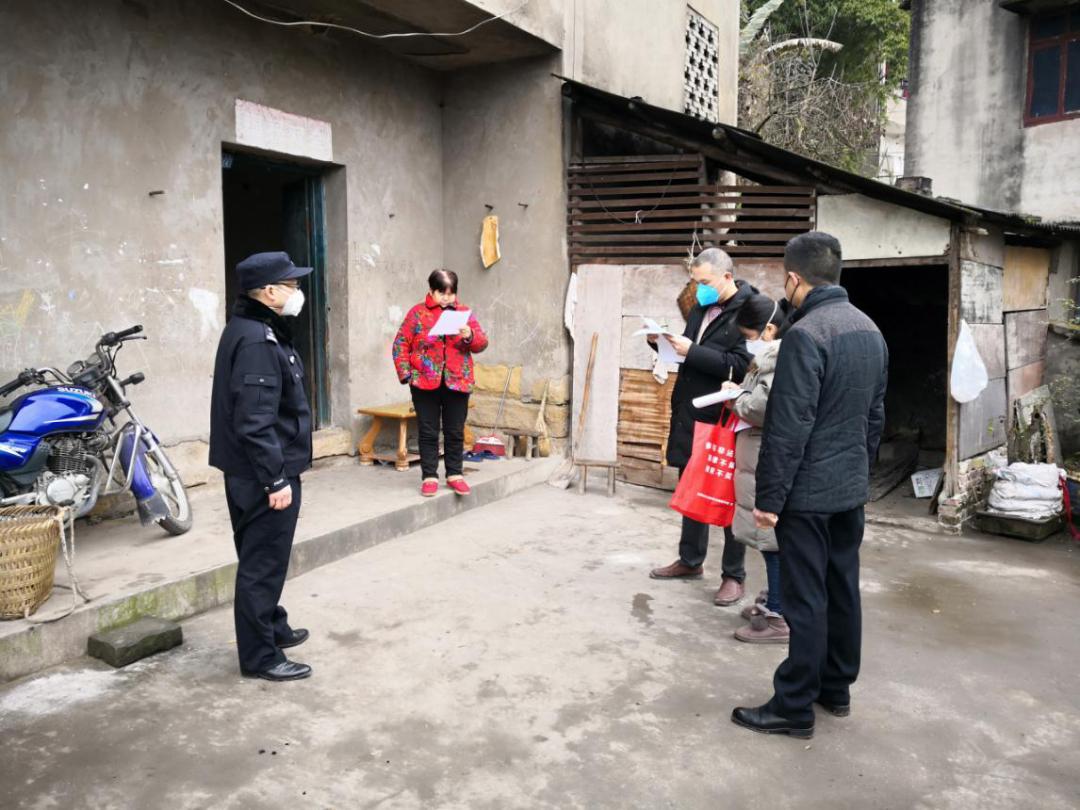 北碚区公安分局施家梁派出所警长 周双全9月8日上午10点,全国抗击新冠