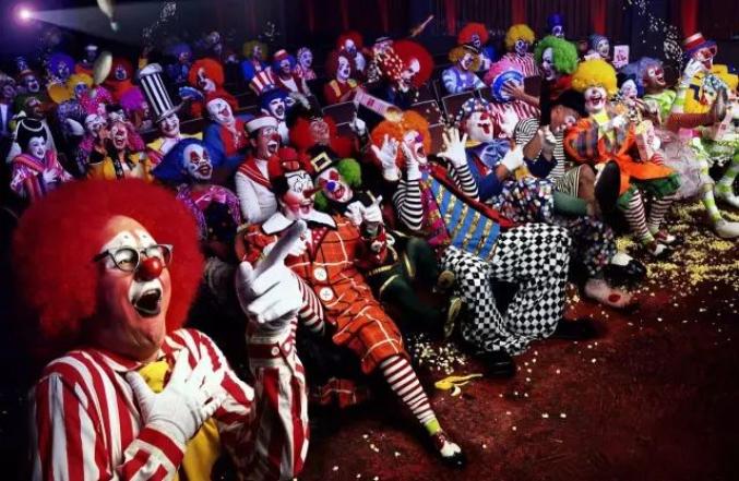 滑稽互动欢乐满城!华丽小丑联盟大集合,逗乐笑不停小丑巡游疯狂欢乐