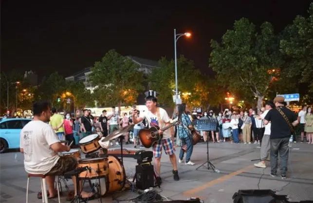 来卖艺吗 有证的那种 媒体 澎湃新闻 The Paper