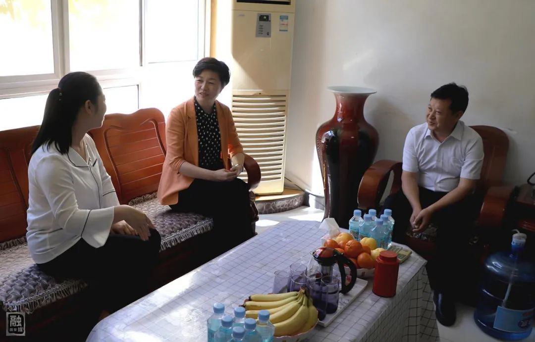 【心系教育 情暖教师 】孙丽娜等固安县领导心系教育 带队走访慰问
