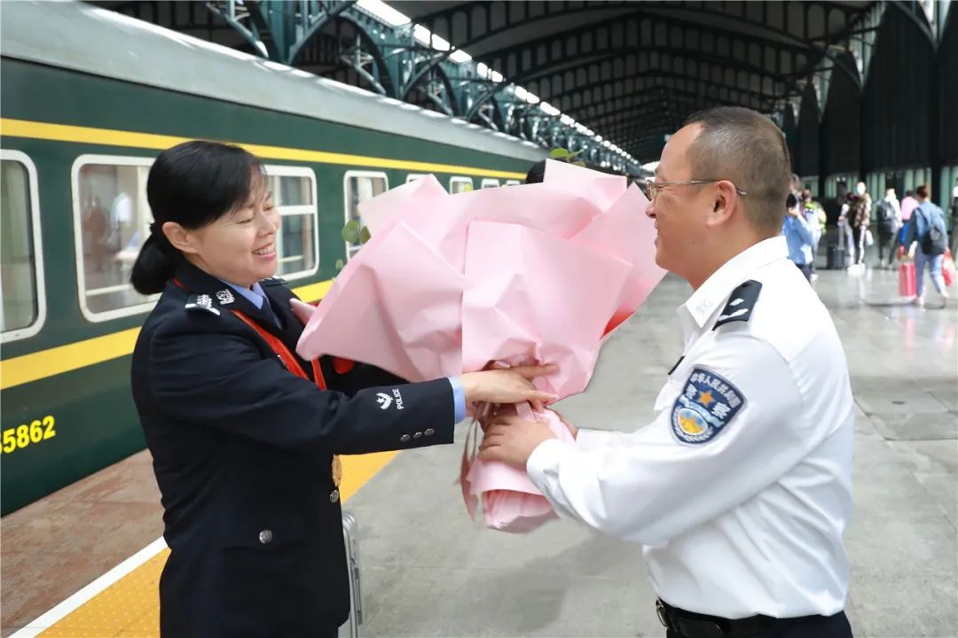 黑龍江省女子監獄副監獄長薛玉娟獲得先進個人榮譽稱號並進京接受表彰