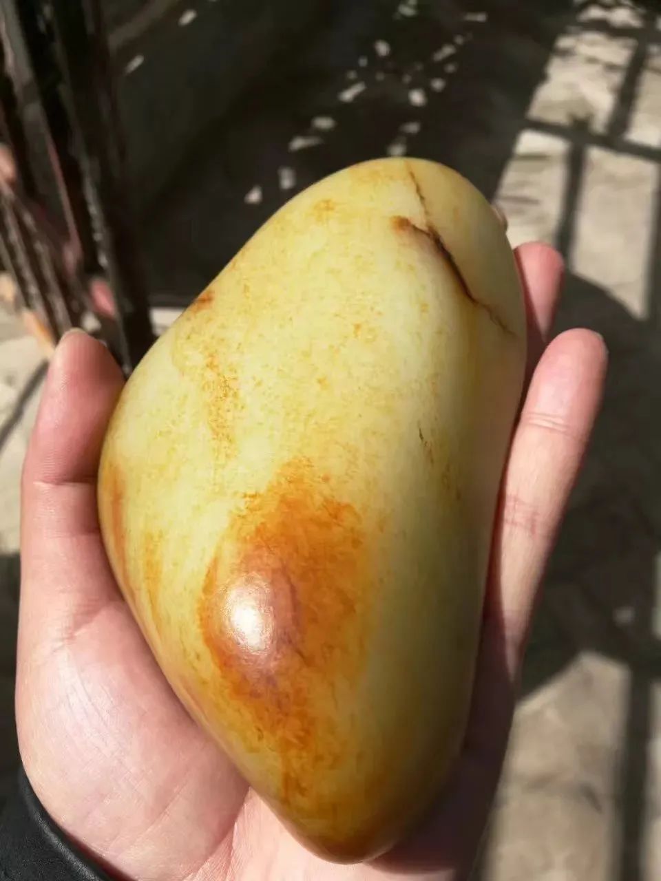 县的霍什拉甫乡也是传统的捡玉之地,在莎车县城的第一街有玉石巴扎