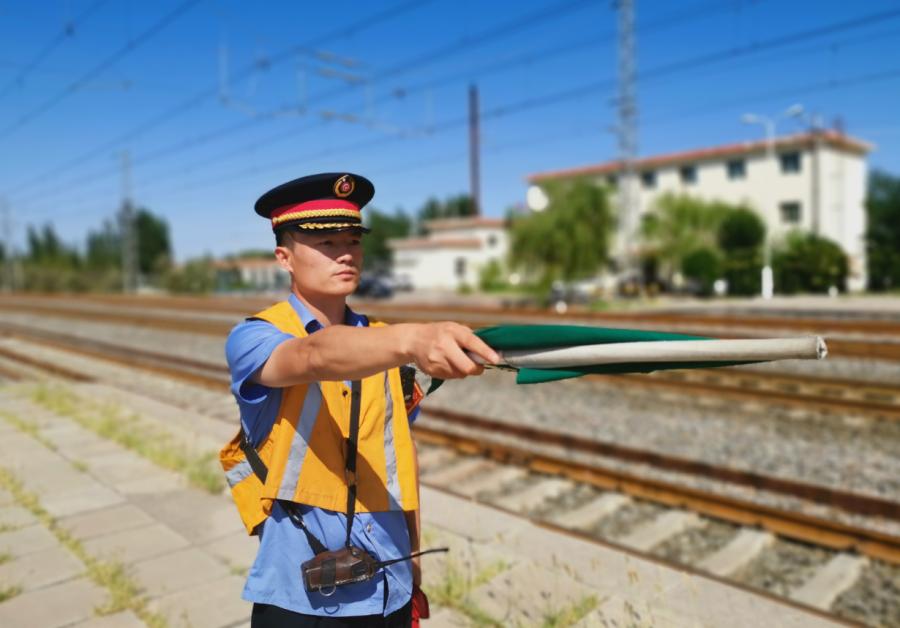 掌握青春,因磨砺而精彩人生,因奋斗而升华中国铁路兰州局集团有限公司