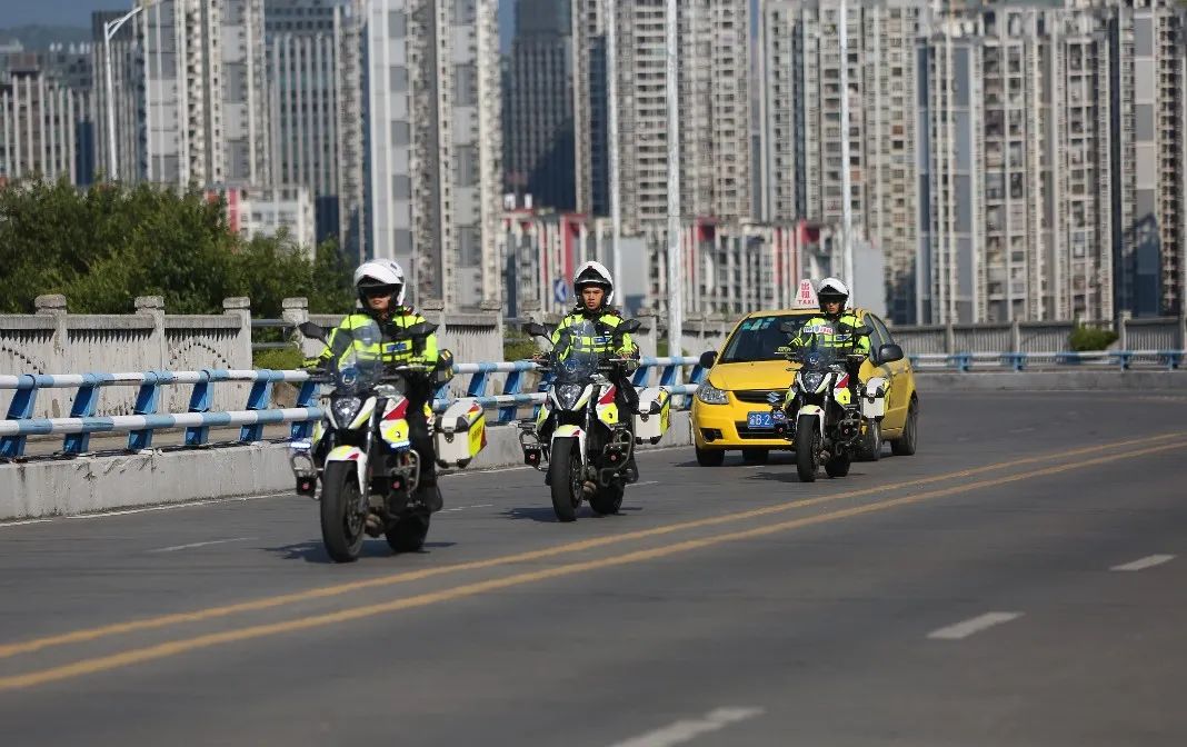 两江骁骑 | 您身边"朝夕相见"的重庆交巡警