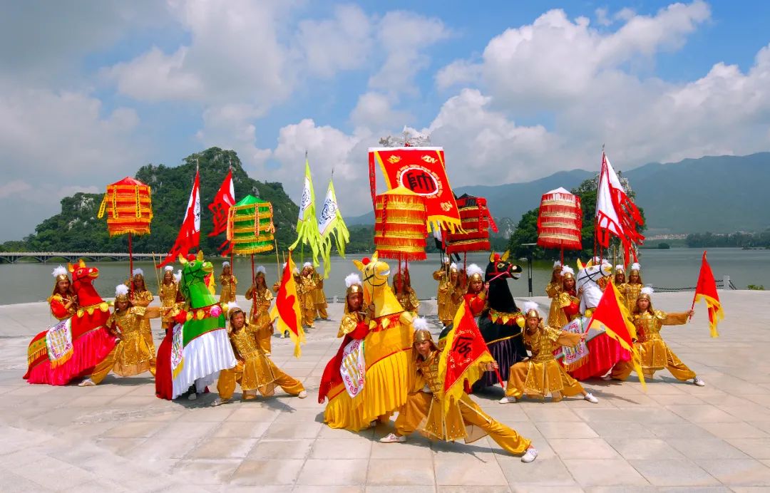 "等将会展示"五马巡城舞""白马麒麟舞"大赛当天举行的民间艺术巡游