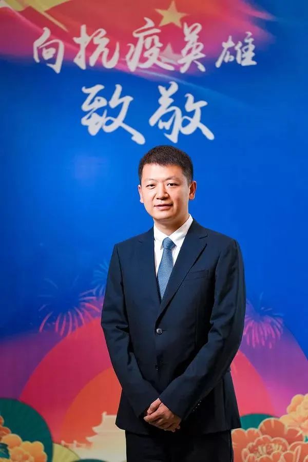 今天这些重庆人在人民大会堂接受隆重表彰