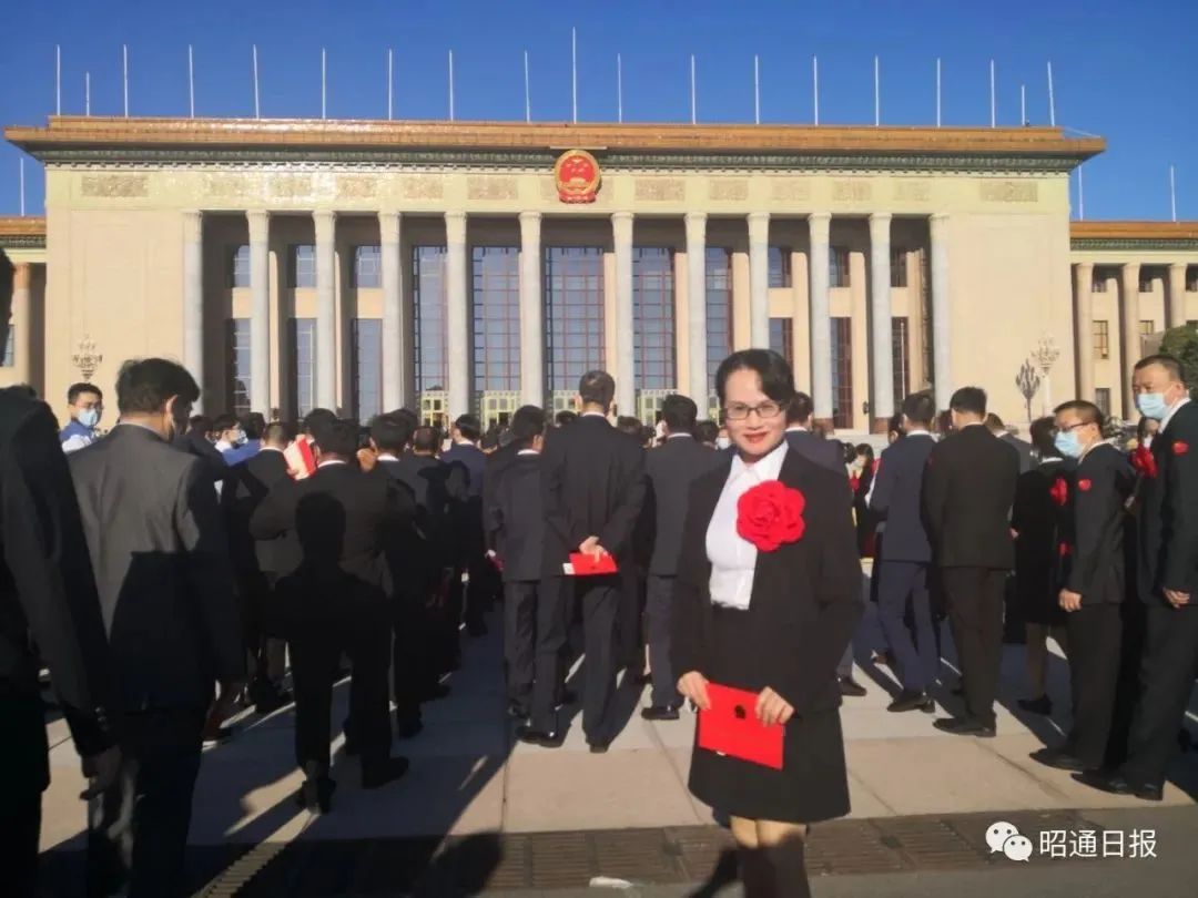 昭通医生钱源在人民大会堂接受表彰