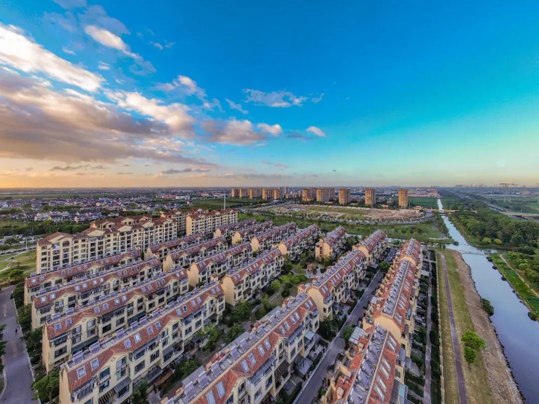 发展机遇当下的奉城▲水榭兰亭城市形象日益提升城市功能日臻完善城市