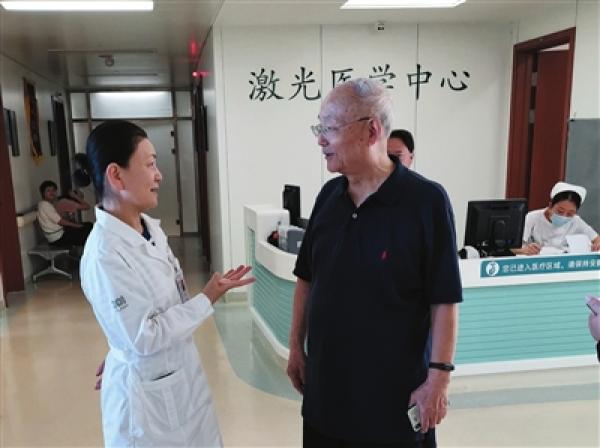 侯洵院士用于就诊绿色通道在解放军总医院海南医院进行相关检查。