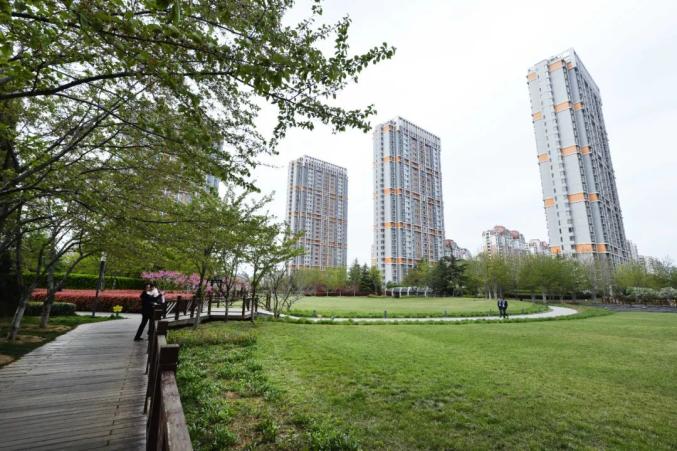 鲁信地产花园系诠释有温度的生活金秋力作鲁信盘谷花园匠心打造公园里