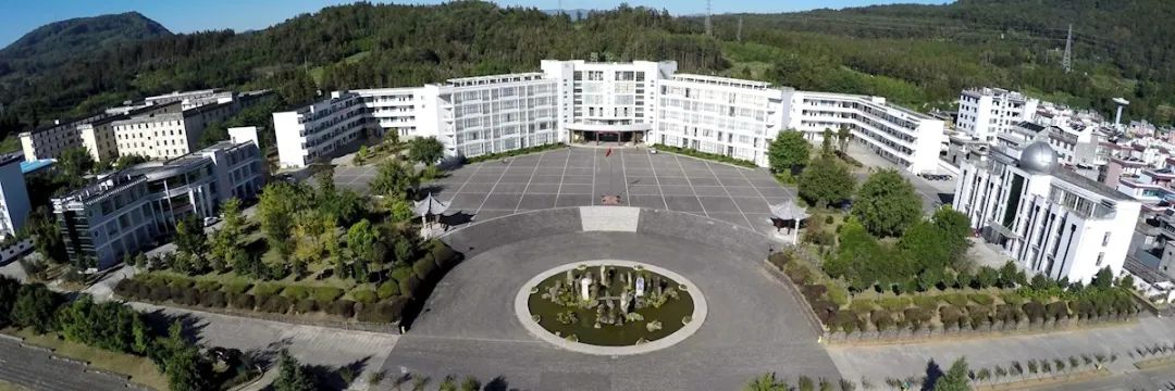 腾冲市第八中学 图源:腾冲市第八中学官网