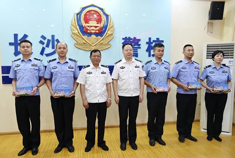 陈定佳主任赴市警校参加教师节慰问座谈会