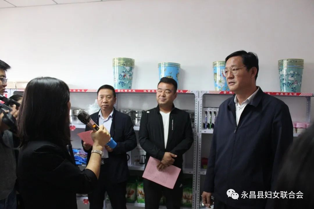 县妇联组织召开永昌县巾帼家美积分超市观摩推进会