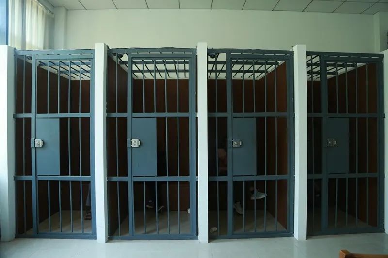 法院刑事羁押室图片图片