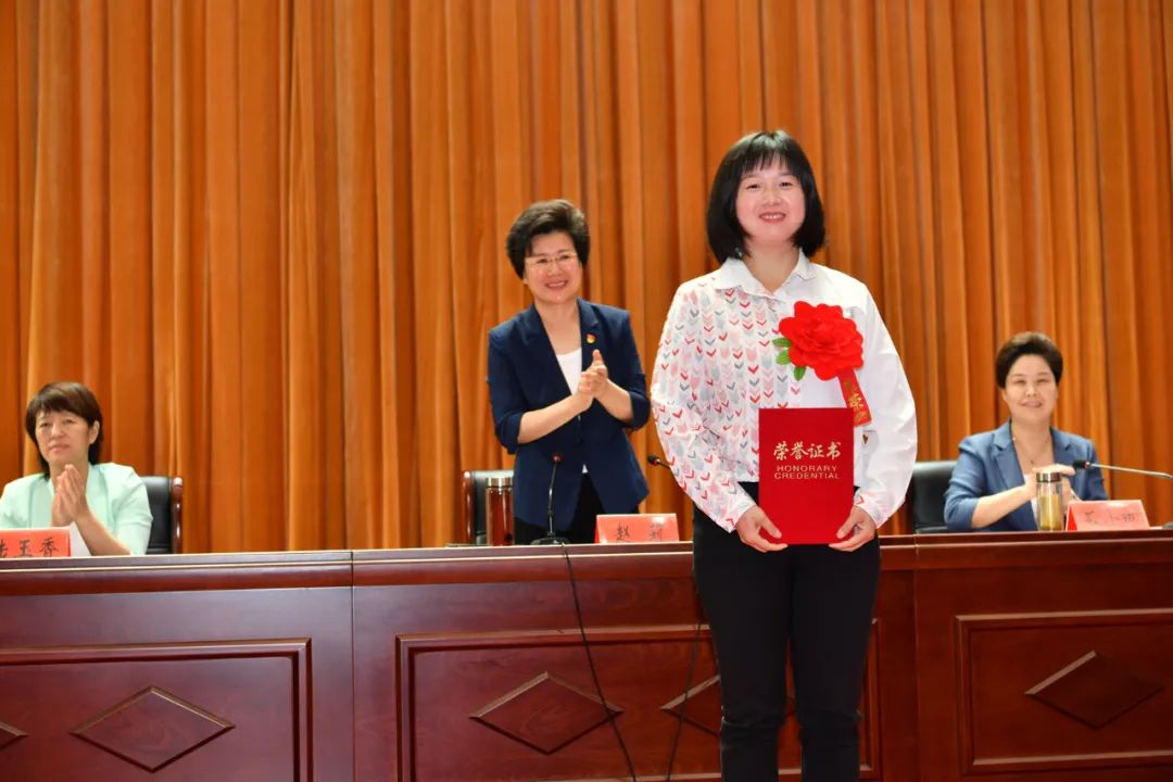 孟津教师节表彰14个先进集体和176名先进个人