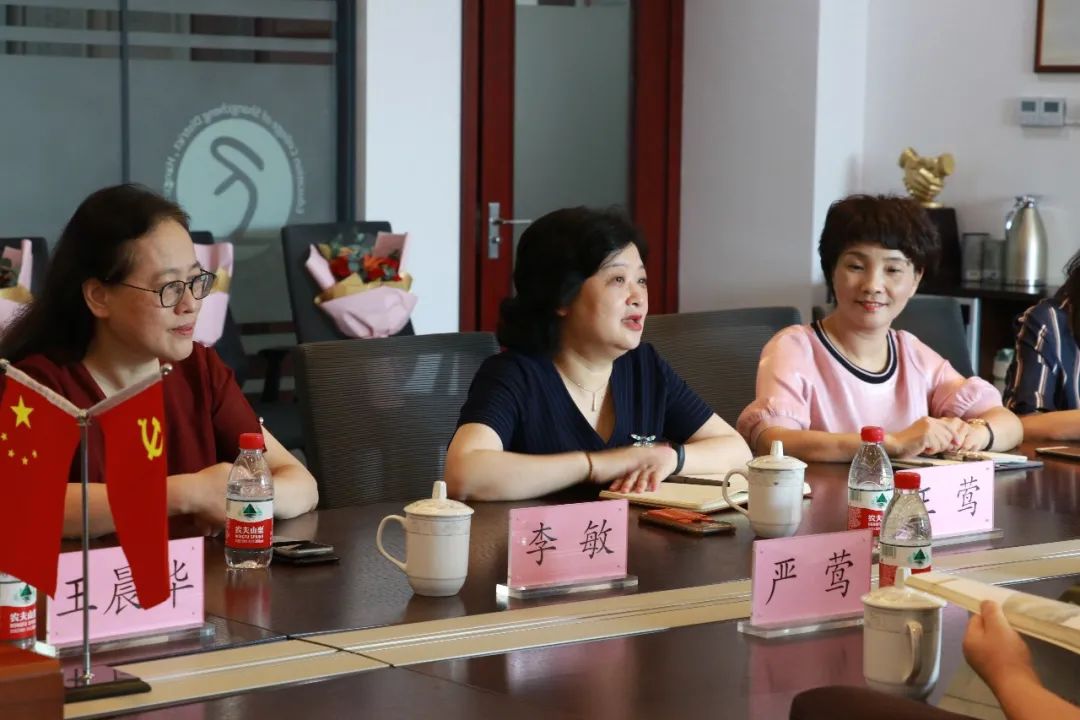 李敏书记的陪同下上城区教育学院王莺院长和上城区教育局副局长薛主委