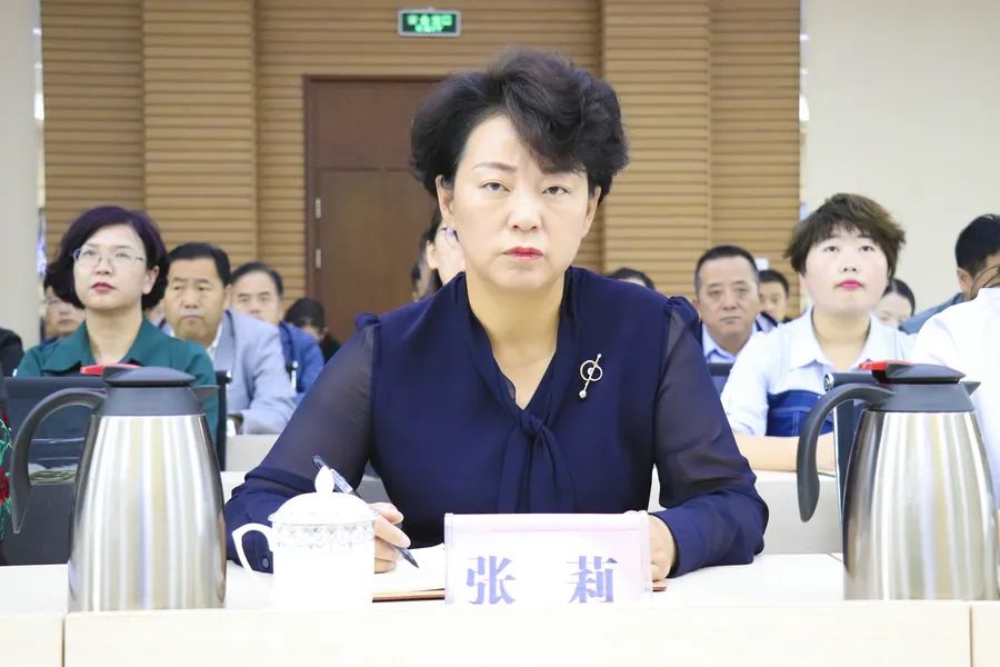 区委副书记,区长张莉,副区长陶韦娜在白银区分会场参加会议.