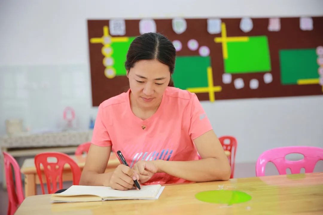 毕节人的骄傲一起聆听全国教书育人楷模何梅的育人故事